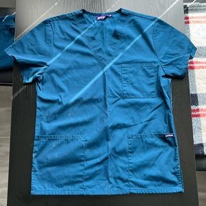 Sivvan scrub top - never worn - xs fits small